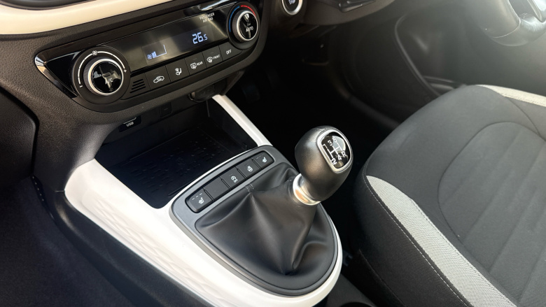 Hyundai i10 1.0 MPi Premium 5dr Petrol Hatchback